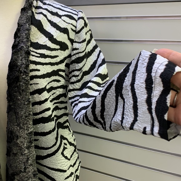 Alberto Makli Zebra Print Open Blazer - Picture 2 of 5